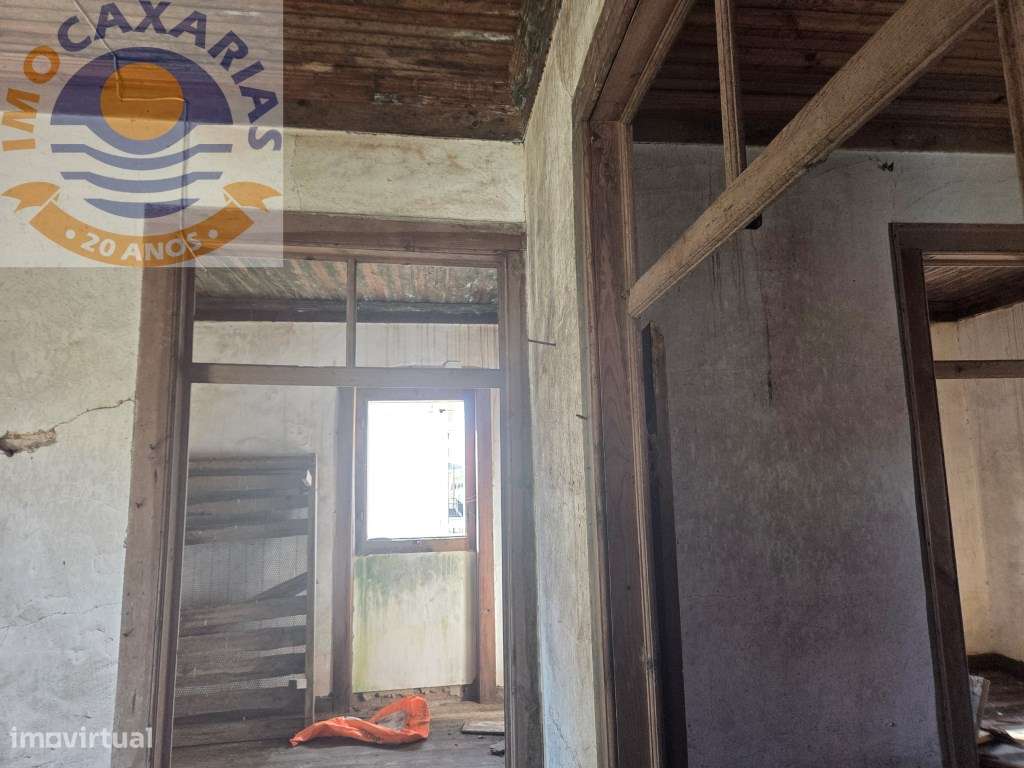 Moradia Rústica com Pátio e Anexos para Recuperar - Urqueira, Ourém-32