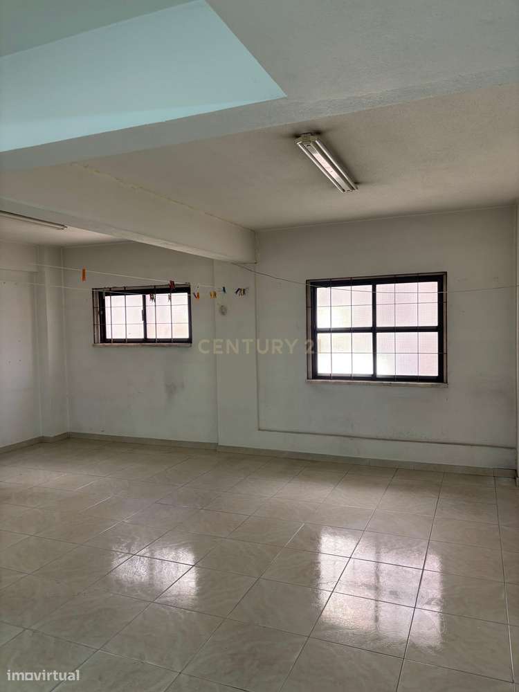 Garagem/ Armazém com portão automático em Odivelas - Grande imagem: 4/8