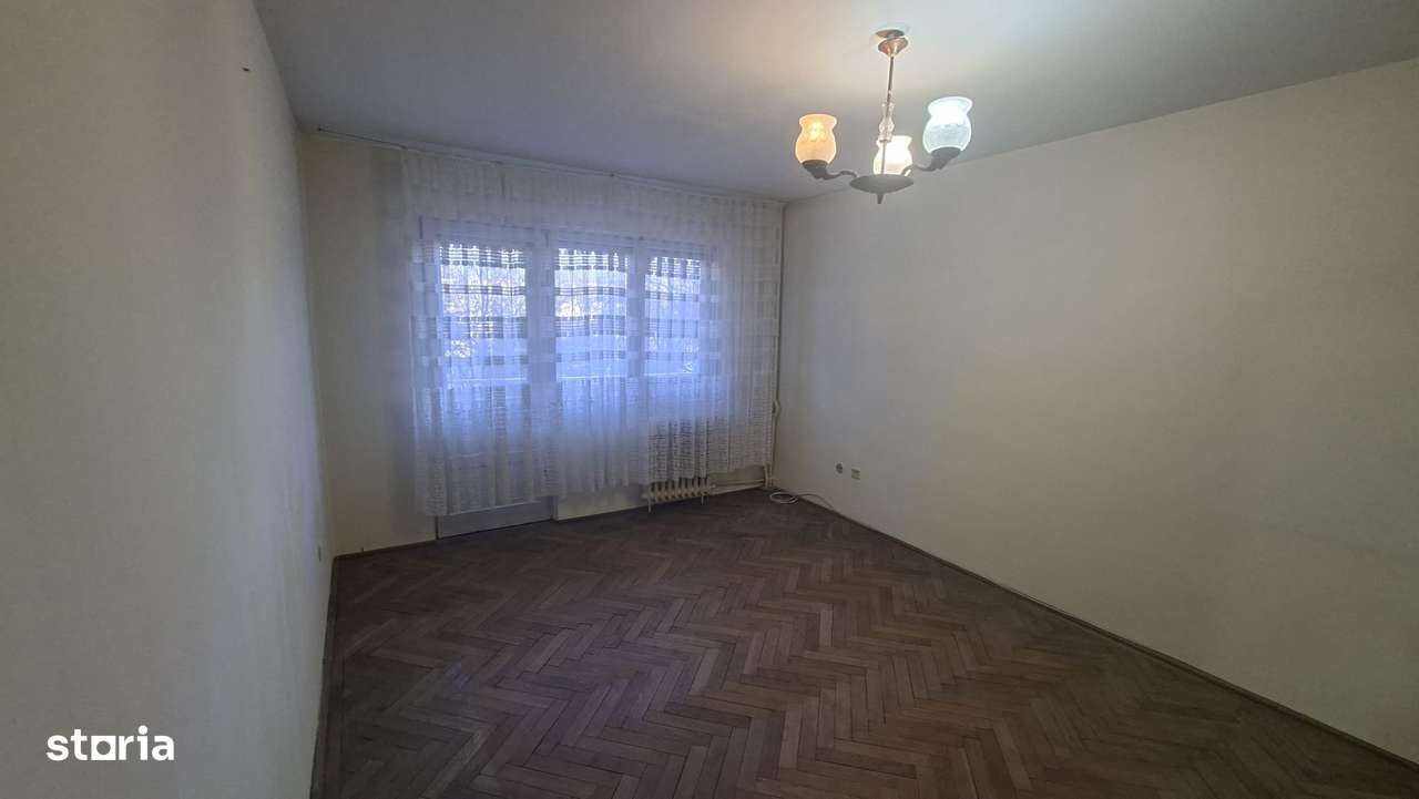 Apartament 4 camere – Ploiești Bld Republicii (Casa Roșie/McDonald’s)-1