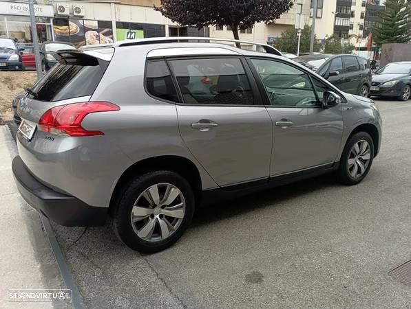 Peugeot 2008 1.2 PureTech Style - 12