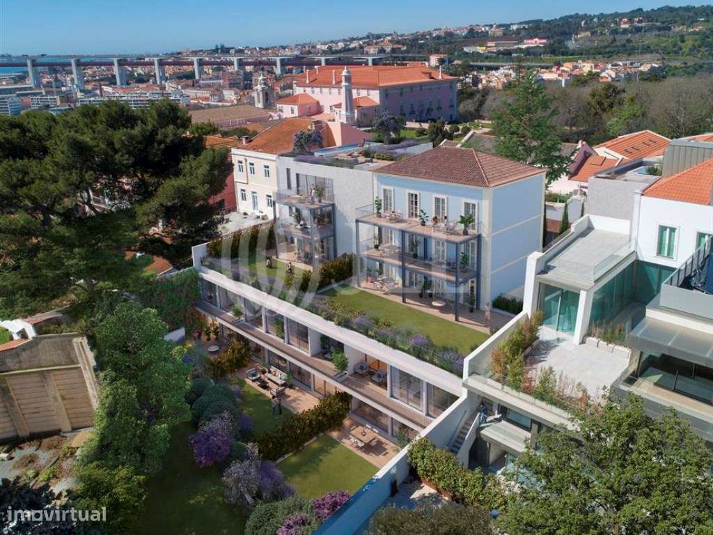 Apartamento T2 com varanda, no Real Calçada, em Lisboa-13