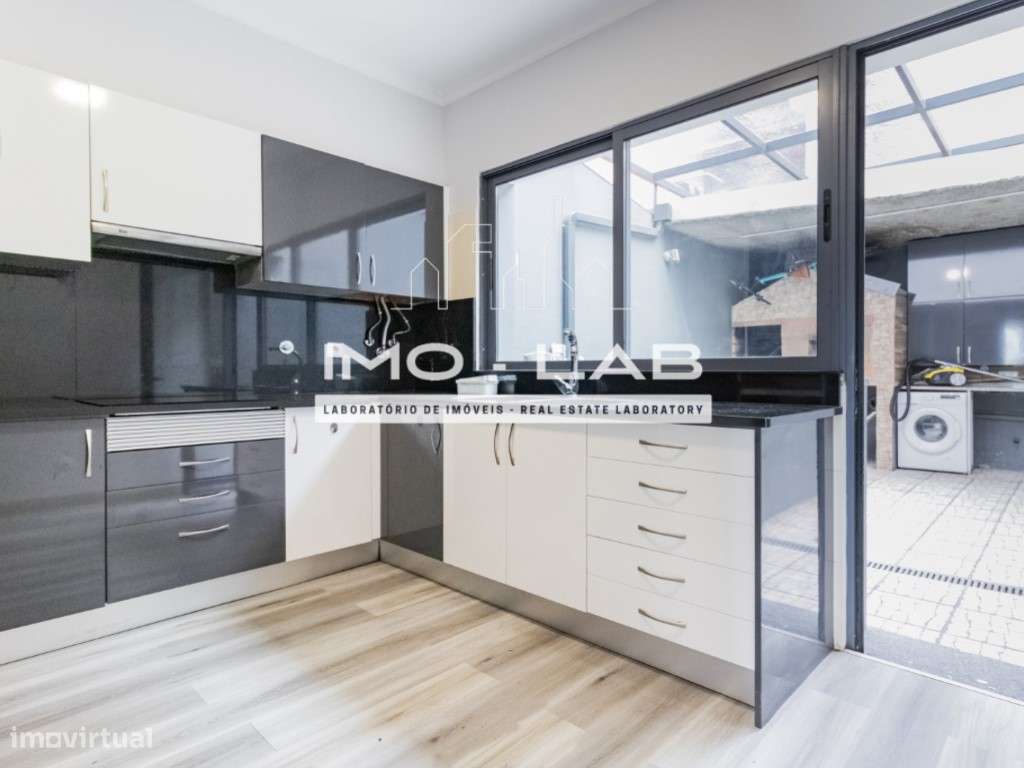 Moradia T2+1 - Câmara de Lobos - Vista Mar e Vista Montanha-9