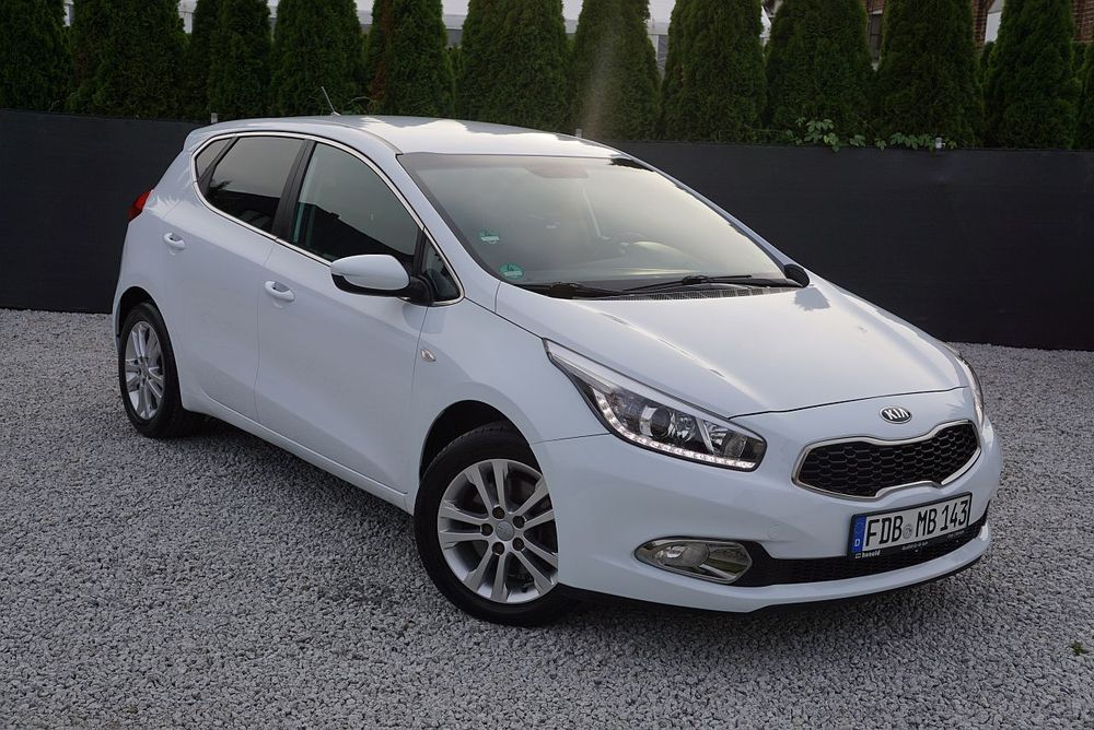 Kia Ceed II (2012-) 1.4 CVVT Dream Team Edition 2014