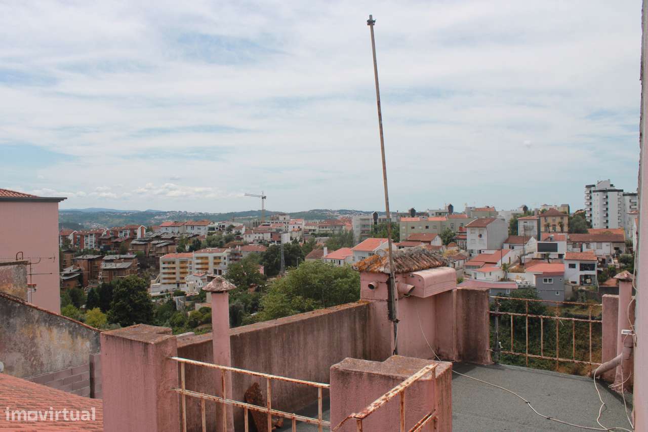 excelente moradia de traça antiga nos Olivais-20