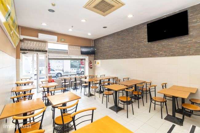 Prédio  2 Apartamentos 2 lojas Venda Barreiro - Grande imagem: 4/28