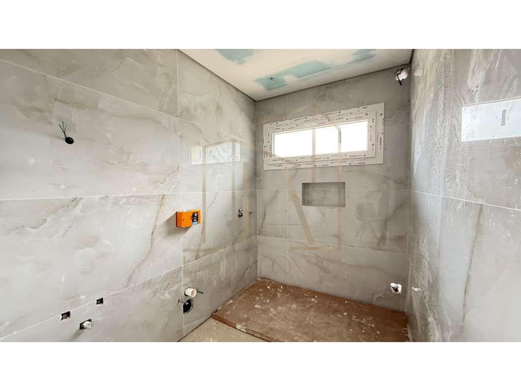 Moradia Independente T3 + 1 com 2 Suítes e piscina-9