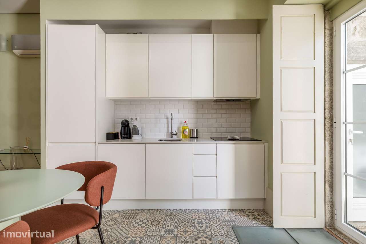 Apartamento T1 com jardim privado, na Rua Bonjardim-9