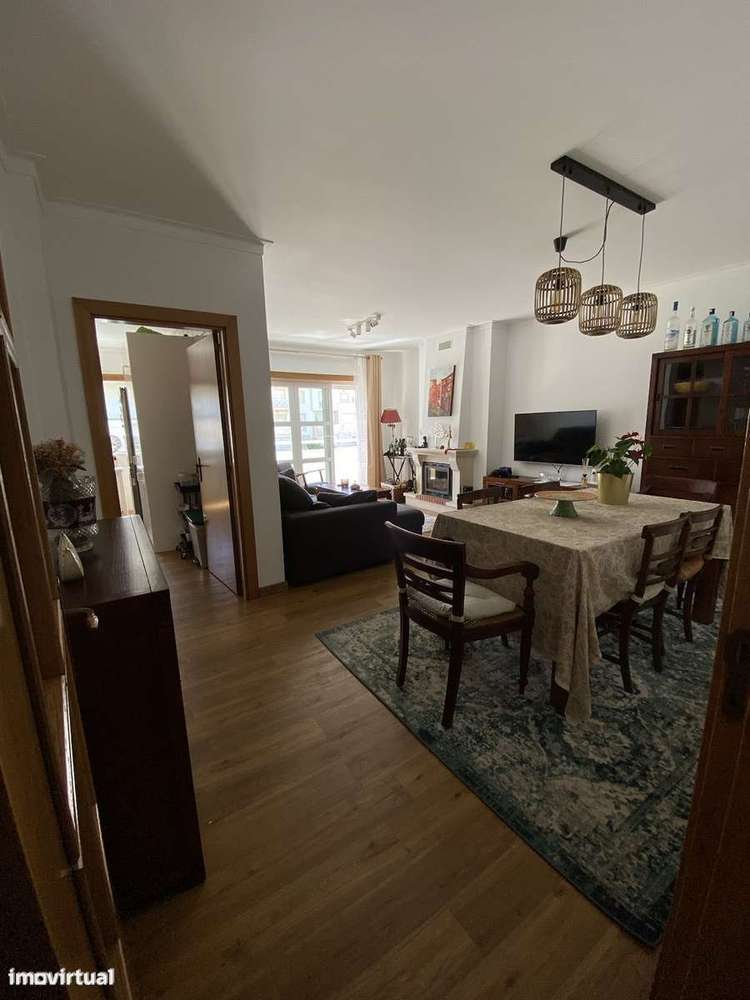 Apartamento T2 com varanda, elevador, luz natural e vista mar. - Grande imagem: 5/9