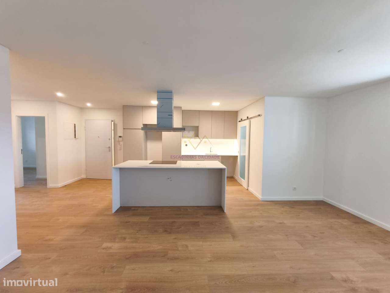 Apartamento T2 com Arrecadação, Conforto, Luz e Tranquilidade - Grande imagem: 4/30