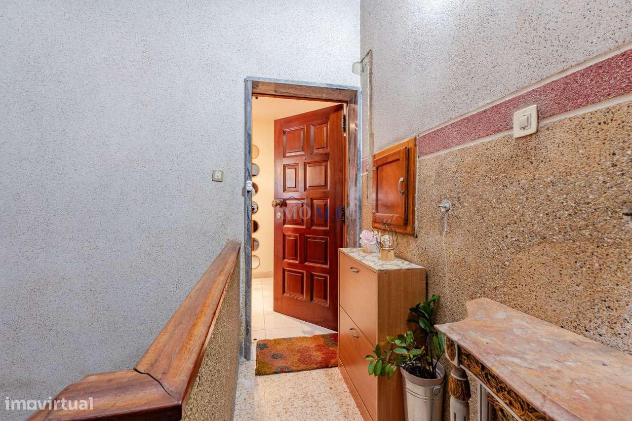 Apartamento T2 no Alto do Seixalinho, Barreiro-17