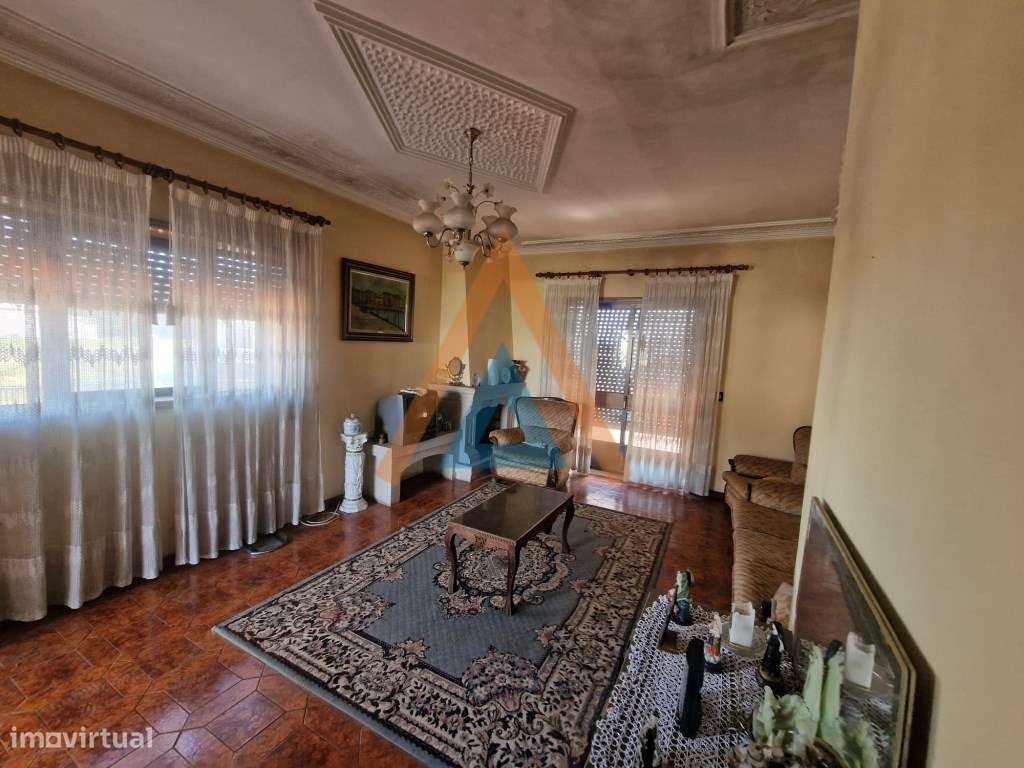 Excecional casa com 3 pisos e anexos, amplos espaços, possibilidade...-15
