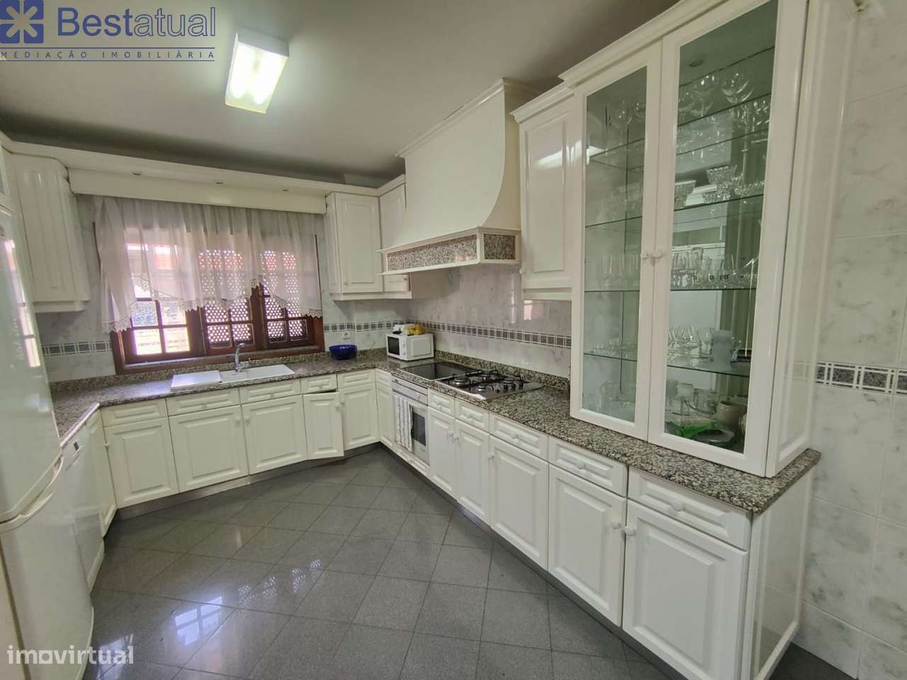 Moradia T4  C/Sótão + 1 Habitação T 3 - J/MC Donalds-21