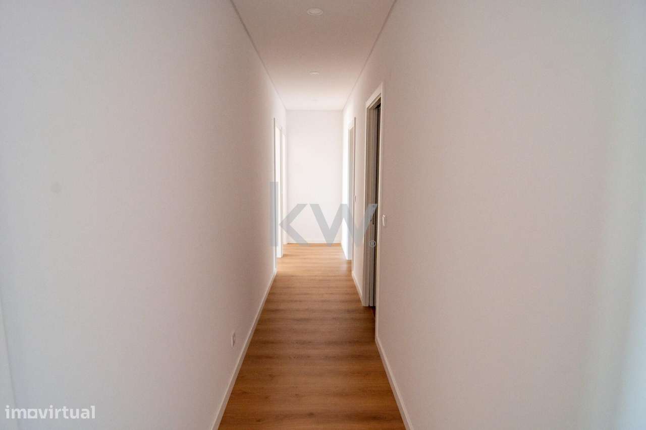 Oportunidade nas Colinas: T3 com Estilo, Luz Natural e Estacionamento-11