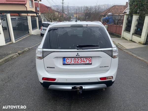 Mitsubishi Outlander 2.2 DI-D 4WD Automatik Diamant Edition+ - 24