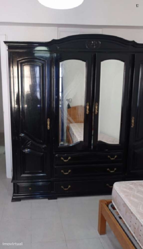 Quarto - localizado em Lisbon - Grande imagem: 4/10