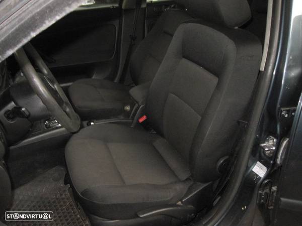 VW Passat Variant 1.9 TDI 130cv 2002 para peças - 6