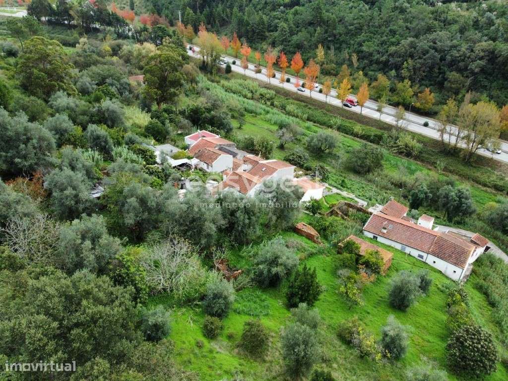 Moradia em ruinas em terreno de 743m2 dentro da cidade de Coimbra - Grande imagem: 5/18