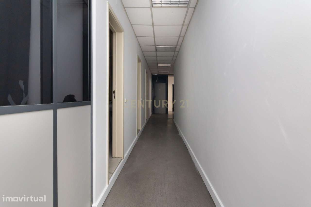 ESPAÇO COMERCIAL/SERVIÇOS com 311m2, para venda, no centro do Prior Ve-21