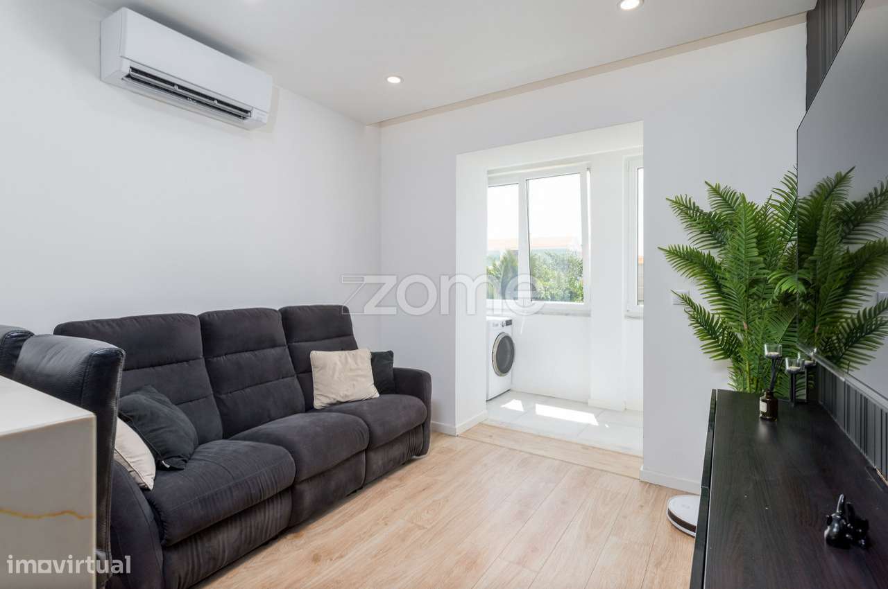 Apartamento T2 com logradouro e anexo.-11