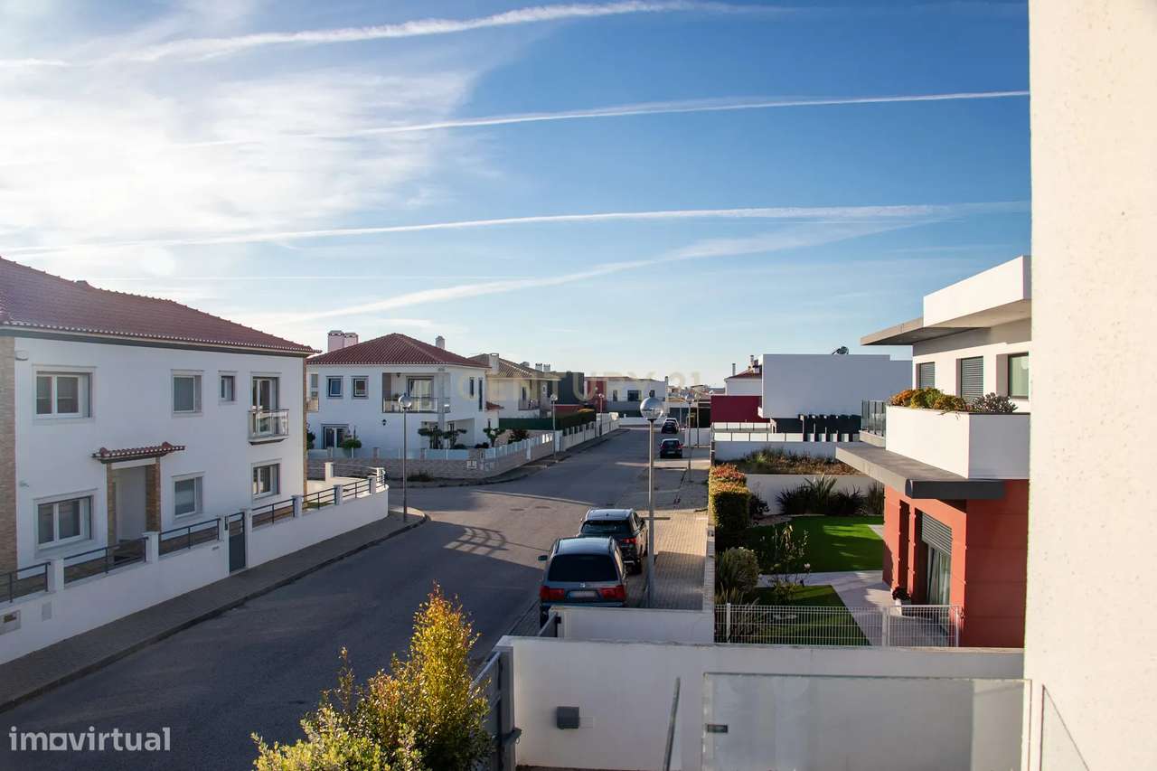 Viva o Luxo à Beira-Mar: Moradia Espetacular T5 com Piscina na Deslumb-56