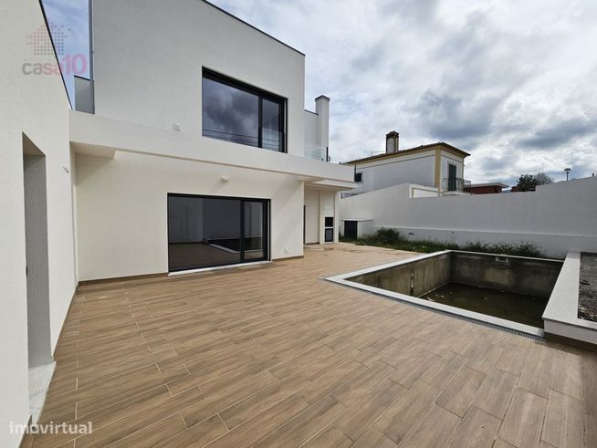 Moradia nova, com piscina, para venda em Azeitão-0