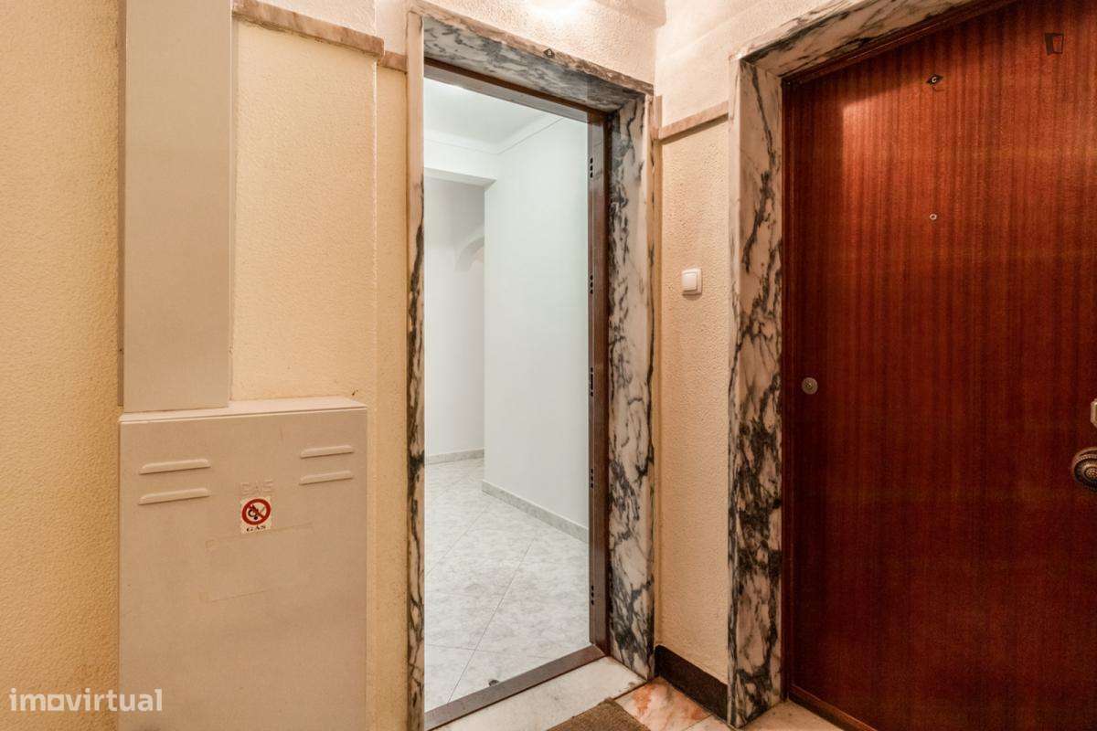 Quarto - localizado em Linda-a-Velha Lisbon - Grande imagem: 4/8