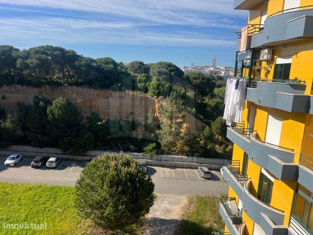 Apartamento T3 Parque da Paz no Feijó com Arrecadação e duas Varandas. - Grande imagem: 3/30