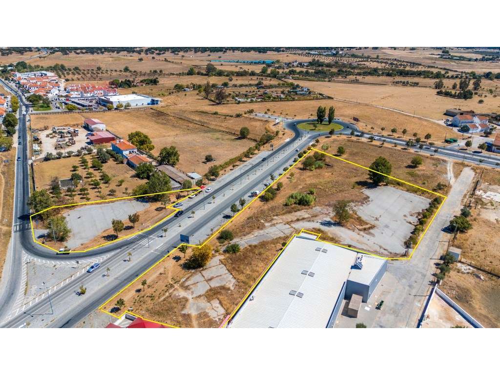 Vende-se terreno junto de uma das principais entradas de Évora. - Grande imagem: 5/10
