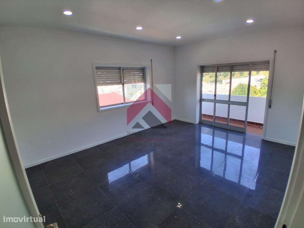 Apartamento T3 remodelado, localizado em Fânzeres (Gondomar)-5