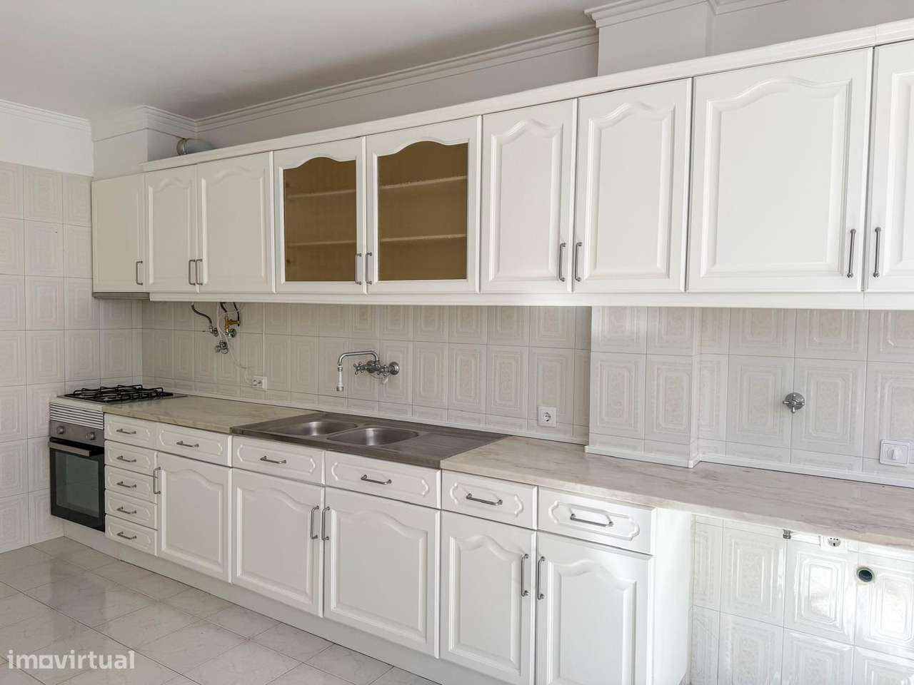 T3 Centro de Queijas, Oeiras. Parqueamento, Arrecadação, Varandas. - Grande imagem: 5/28