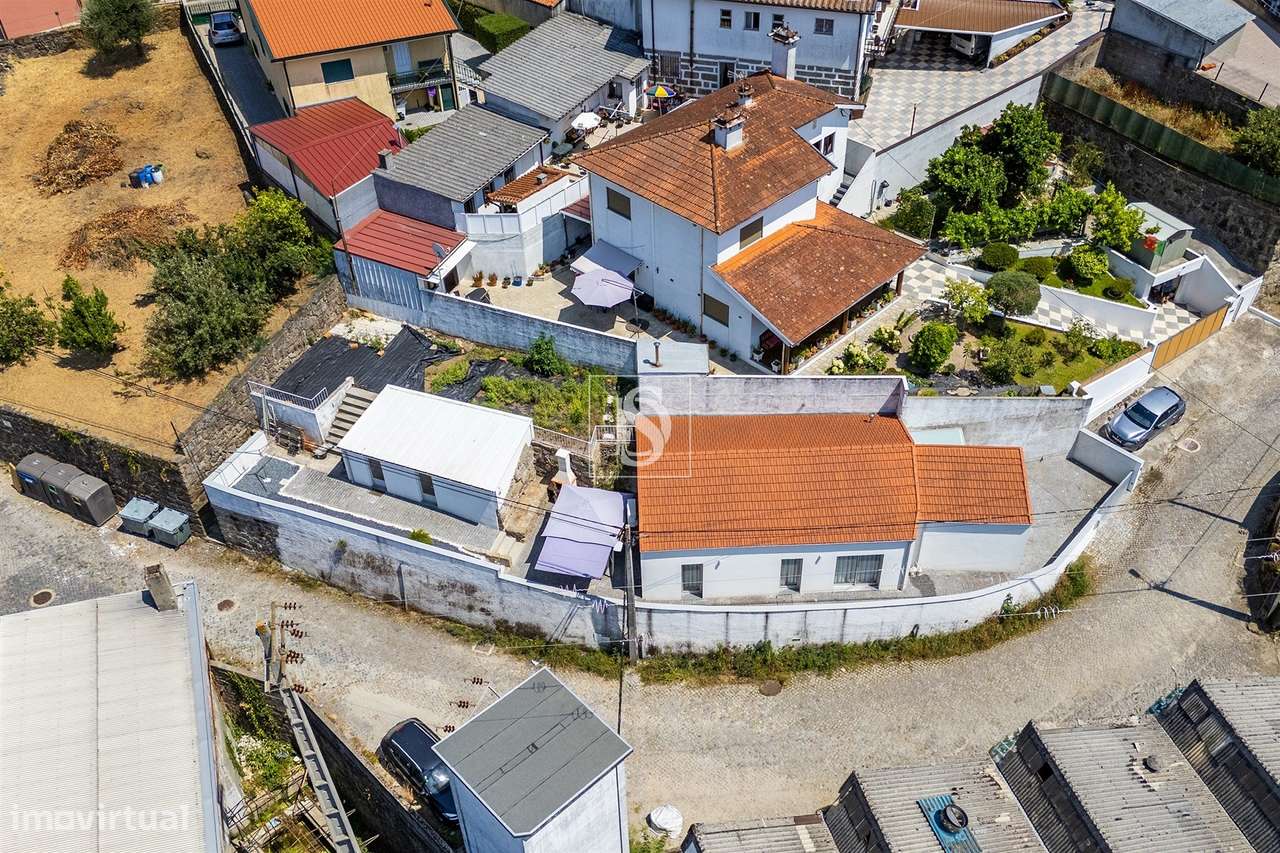 Moradia Térrea T2+1 Renovada | São Martinho do Campo-3