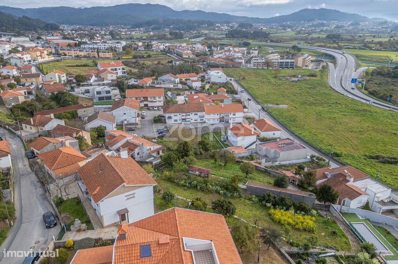 Terreno Urbano com Projeto para 6 Apartamentos-11