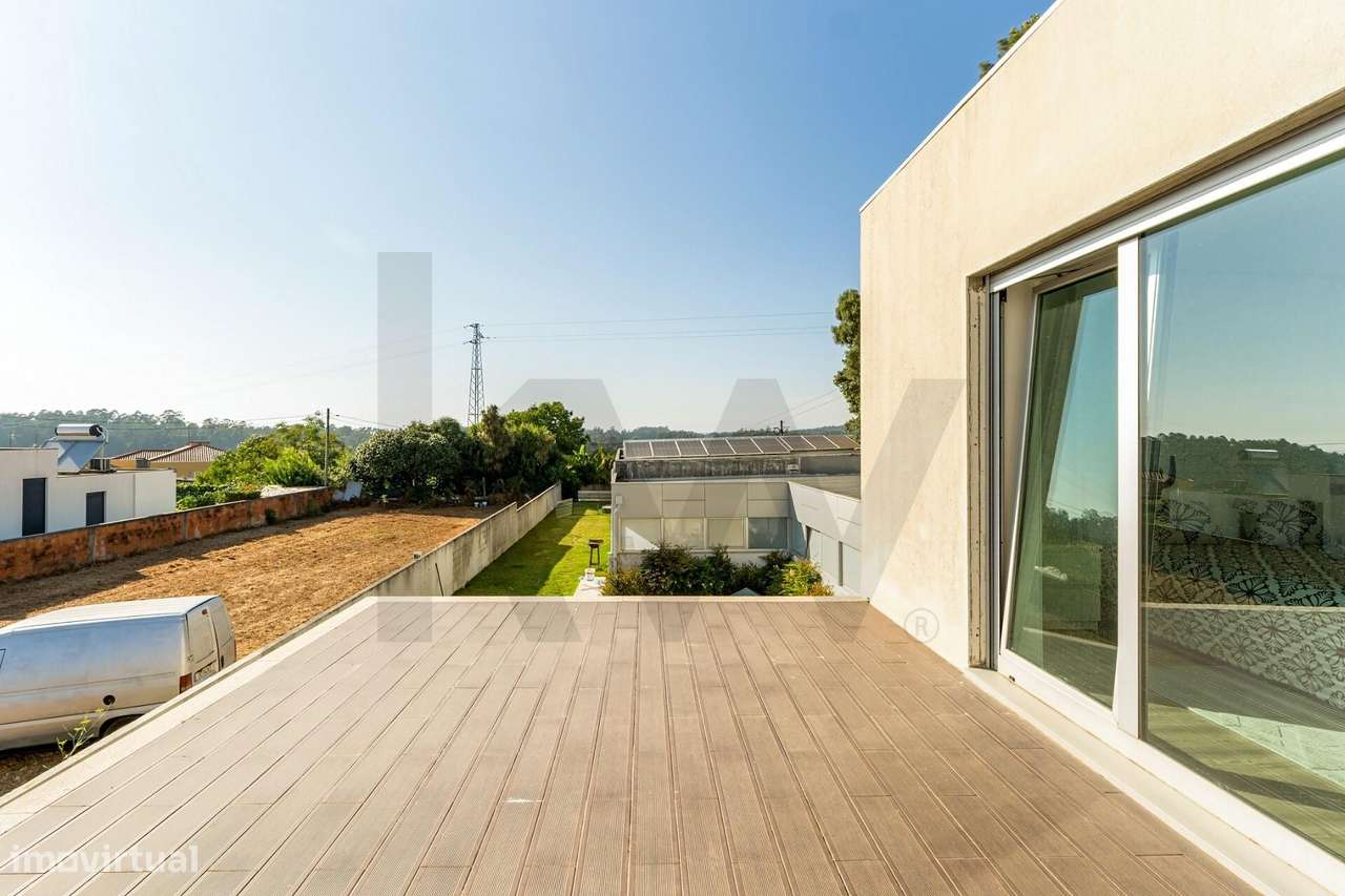 Espaço, Luz e Privacidade | Moradia T3 com 903 m2 de Terreno e Suite e-22