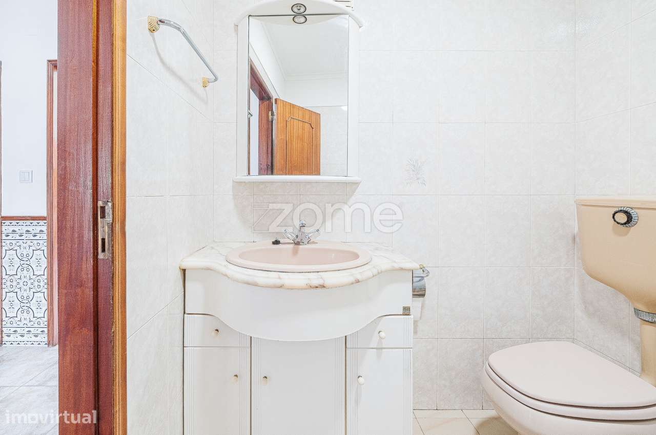 Apartamento T2 na Tapada das Mercês-21