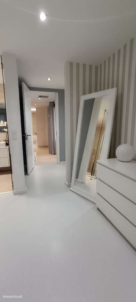Moradia T5 de Luxo com Piscina e Garagem-15