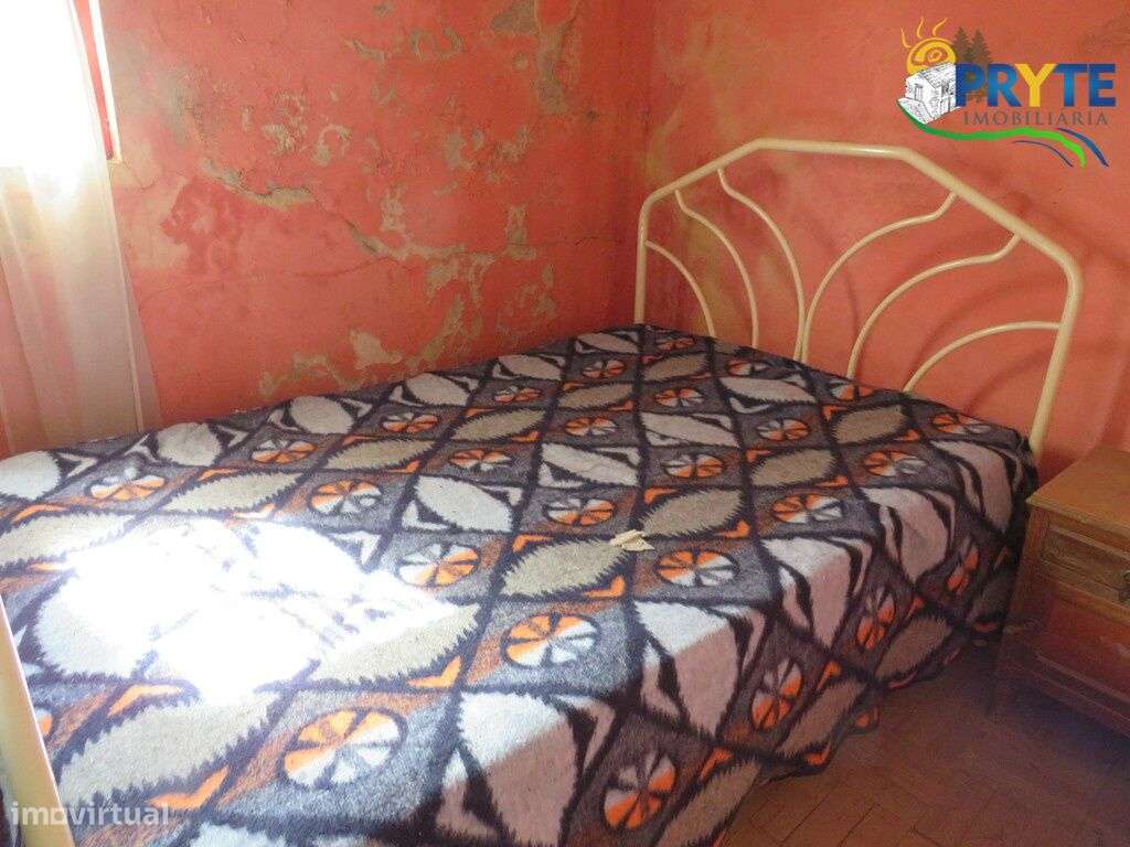 Moradia para recuperar situada a alguns minutos da Vila Sertã - Grande imagem: 5/20