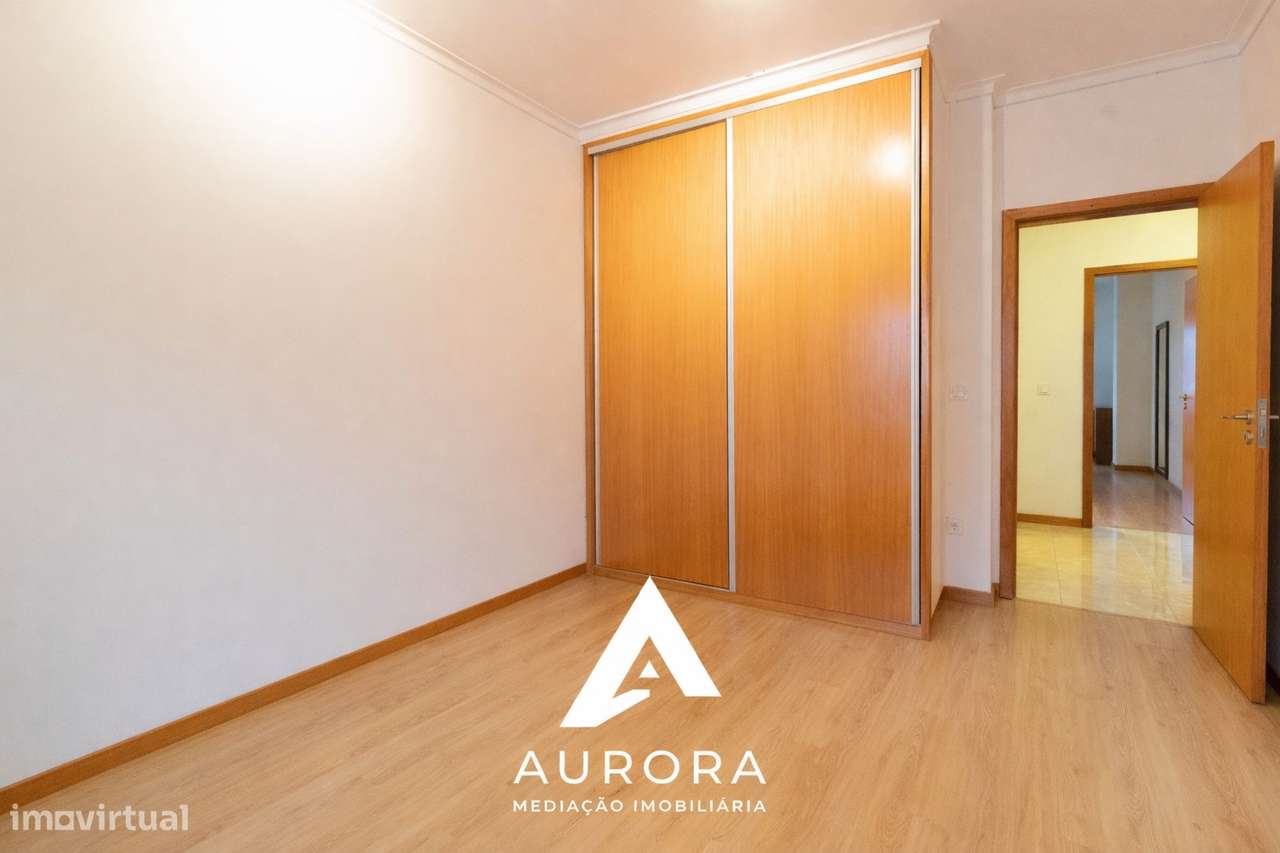 Apartamento T3 Venda em Oliveira de Azeméis, Santiago de Riba-Ul, Ul,-23