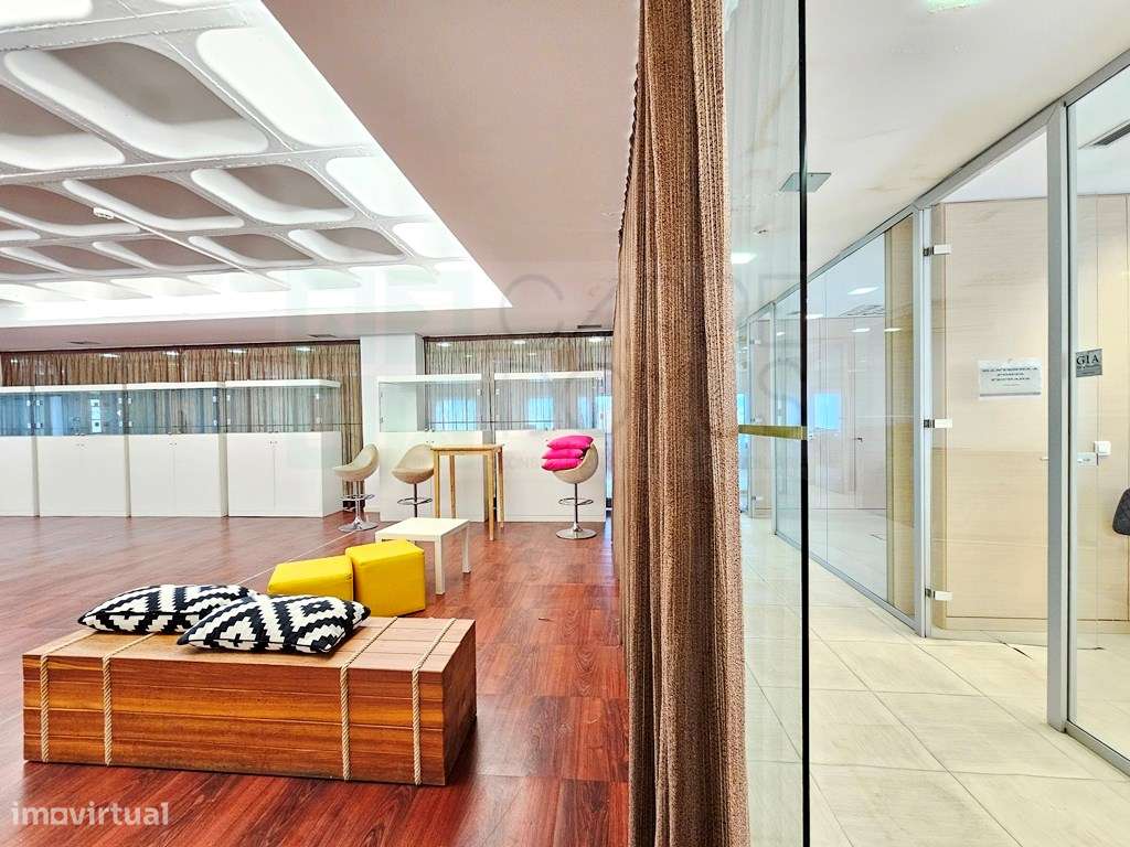 Espaçoso e funcional escritório com 600m2, em Carnaxide, Oeiras-17