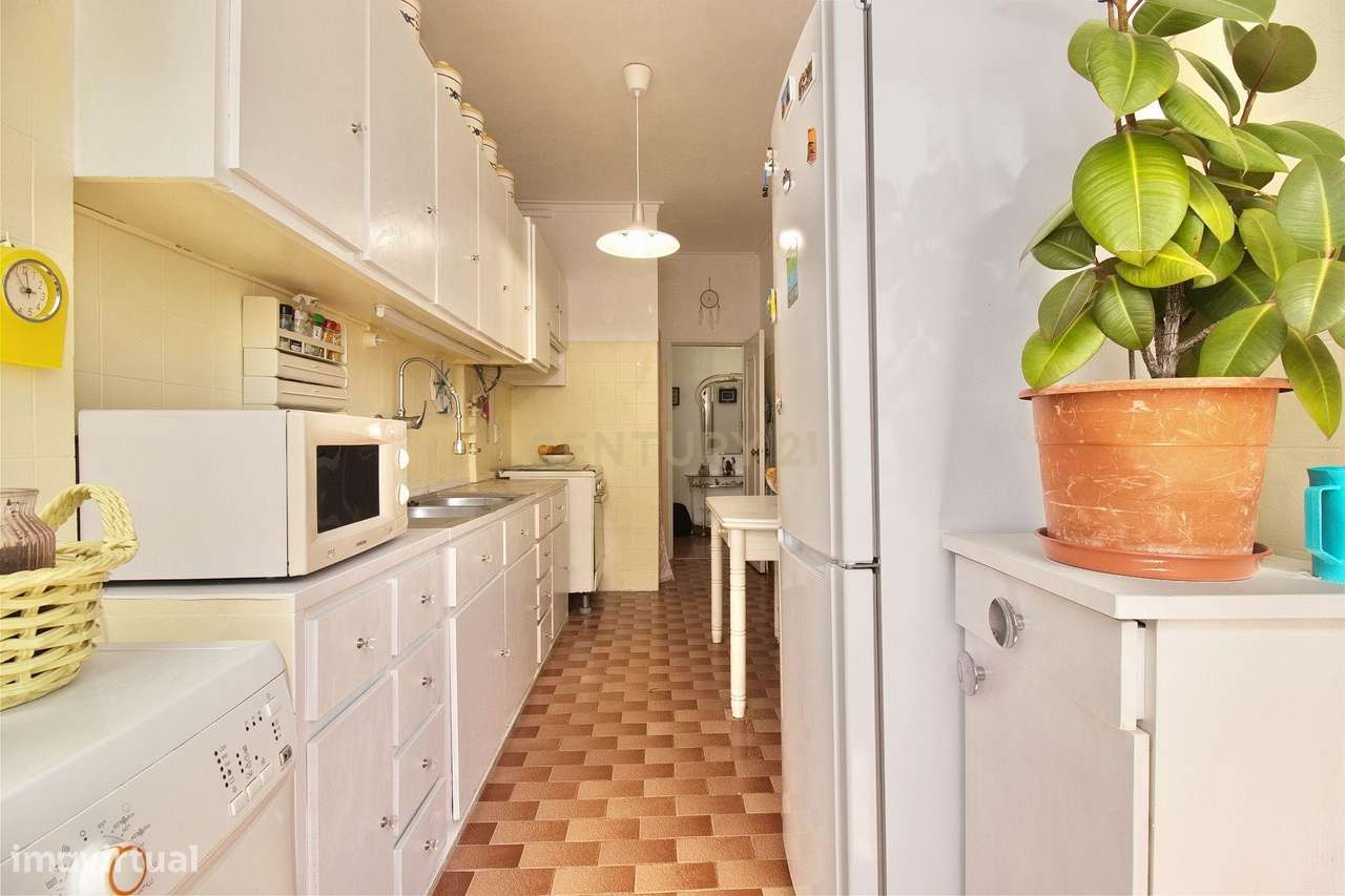 Apartamento T3 com 2 casas de banho em Barcarena – Pronto a habitar-15