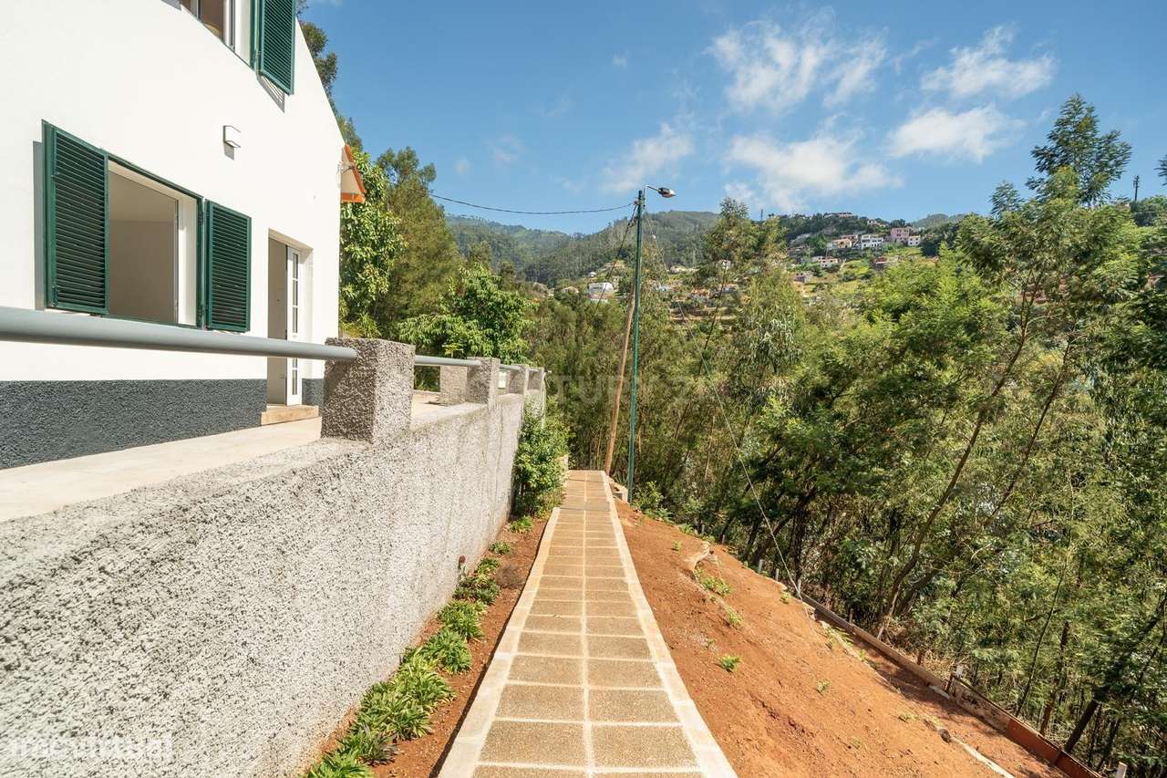 Oportunidade Única - Casa T2 - Renovada -  Funchal - Ilha da Madeira-8