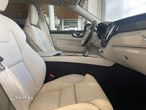 Volvo XC 60 B4 MHEV AT AWD Plus Dark - 12