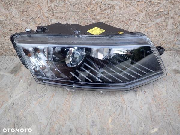 LAMPA PRAWA PRAWY BI XENON SKODA OCTAVIA 3 III 5E - 1