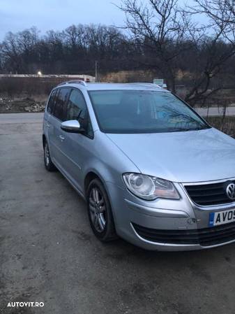 Dezmembram Vw Touran 1.9 Bxe 2009 - 1