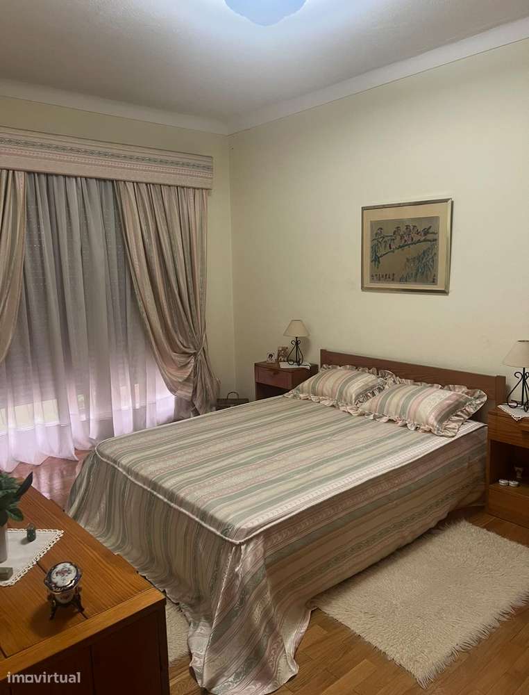 Moradia T4 com 3 LOJAS AREENDADAS E GRANDES TERRAÇOS - Peso da Régua-16