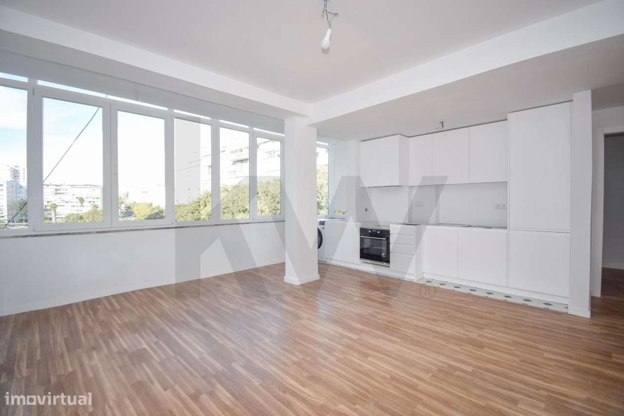 T3 remodelado e com varanda na Av. Gomes Pereira em Benfica - Pronto a - Grande imagem: 2/24