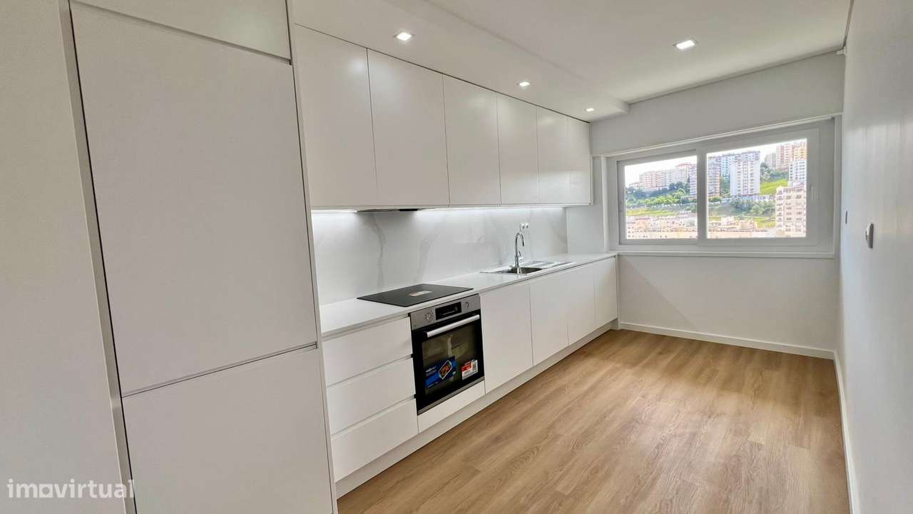 Apartamento T3+1 Duplex | 154 m² | Totalmente Remodelado | Queluz-22