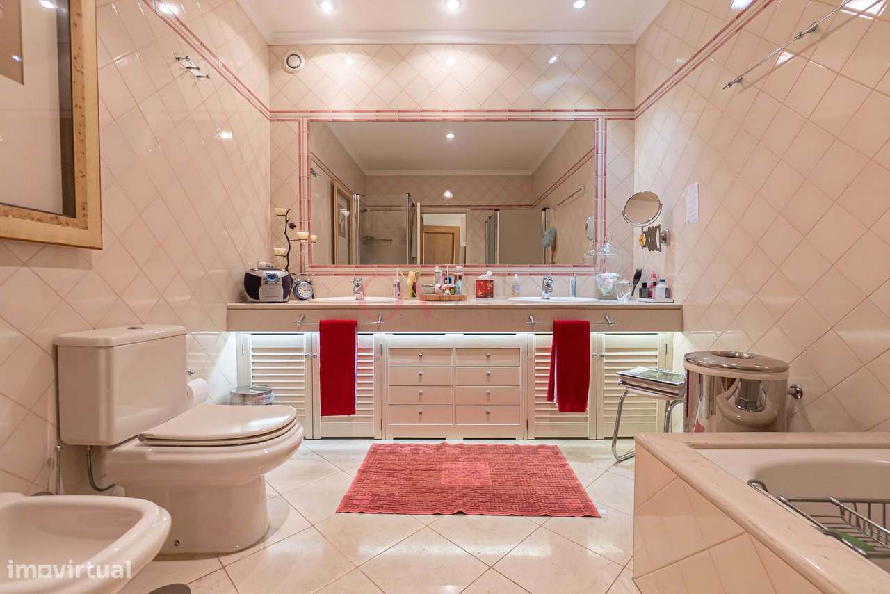 Para venda, apartamento T5 Rua Domingos Sequeira Porto, com varandas,-24