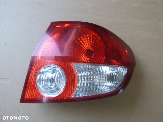 LAMPA PRAWY TYŁ PRAWA TYLNA HYUNDAI GETZ 02-05 - 1