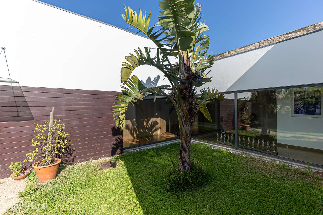 MORADIA TÉRREA T3 de LUXO a 1KM da PRAIA , com 348 m² em LOTE 2300 m²-6