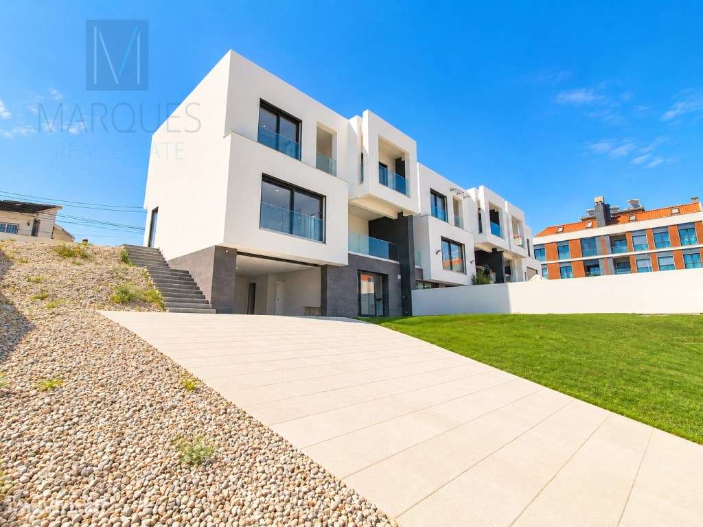 Moradia V4 com Garagem, Piscina e Jardim em Vale de Milhaços - Corr...-9